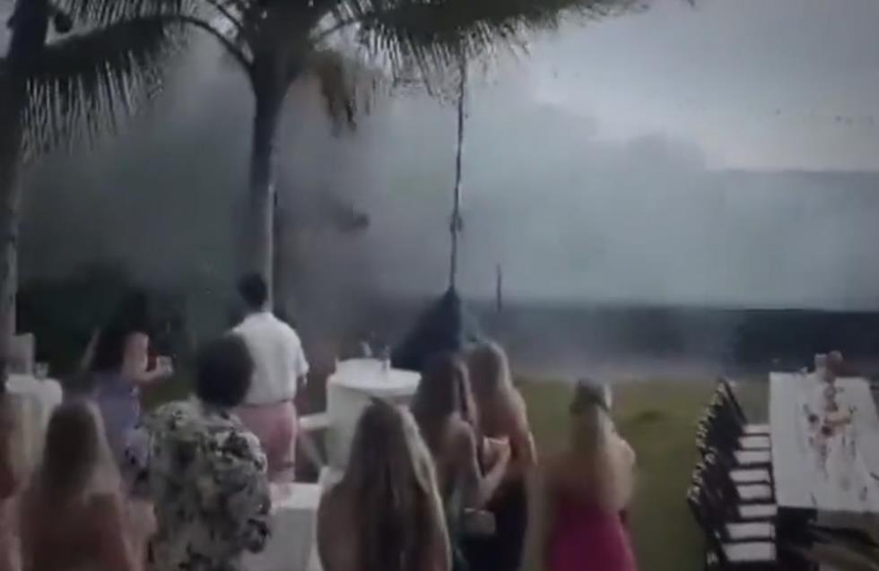 Πελώριο κύμα κατέστρεψε γαμήλιο πάρτι στη Χαβάη (βίντεο)