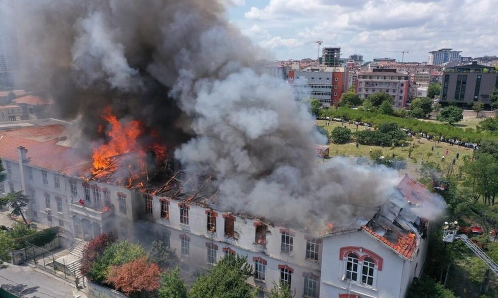 Μεγάλο πλήγμα για την ομογένεια η πυρκαγιά στο ελληνικό νοσοκομείο της Κωνσταντινούπολης 