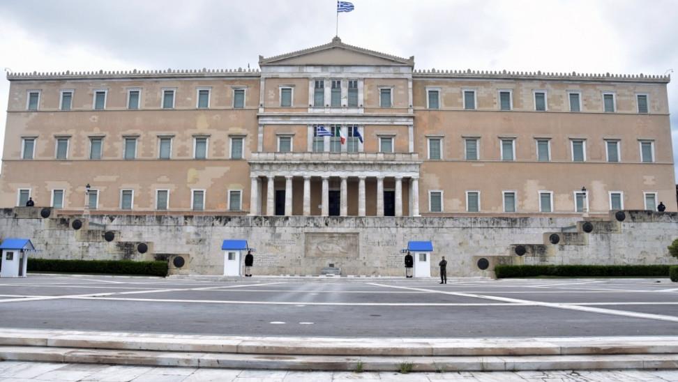 Μεγαλώνει η πολιτική κόντρα για την πολύκροτη υπόθεση των παρακολουθήσεων στην Ελλάδα