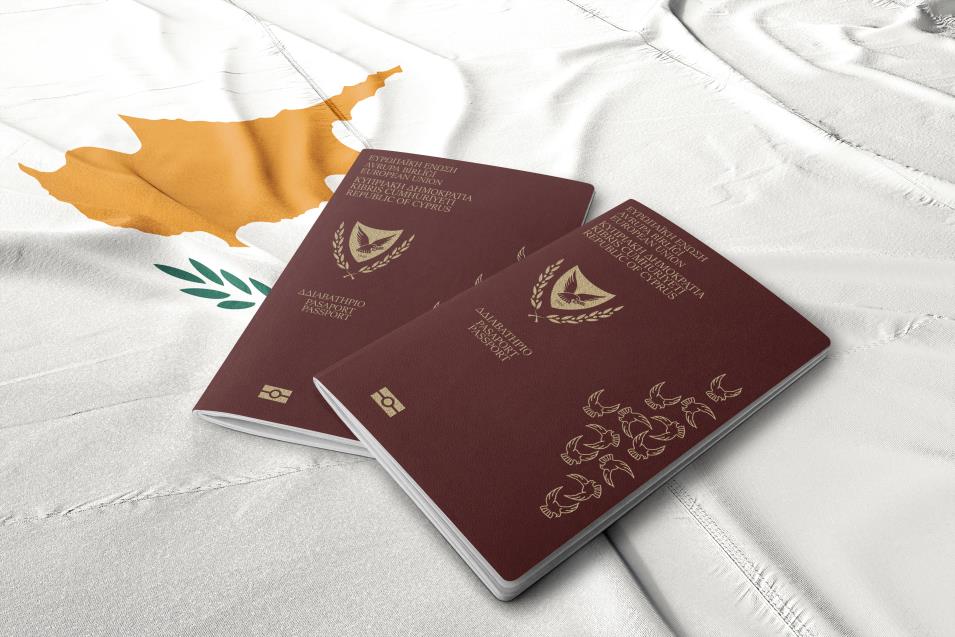 Έβαλε φωτιά στην προεκλογική η έκθεση για τα «χρυσά διαβατήρια»