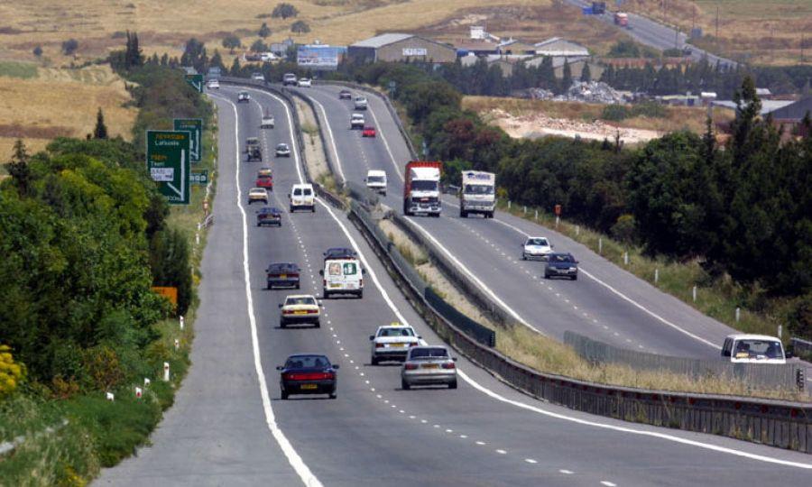 Ανατράπηκε βυτιοφόρο στον αυτοκινητόδρομο - Έκλεισαν δύο λωρίδες προς Αγία Νάπα