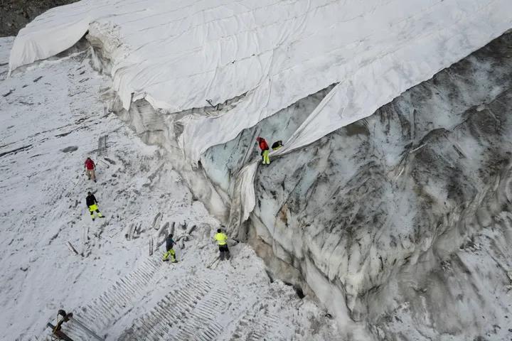 Ελβετία: Οι παγετώνες ουδέποτε έλιωναν τόσο γρήγορα