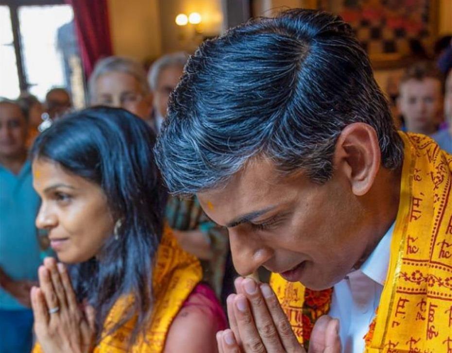 Πανηγύρια στην Ινδία για την εκλογή Σούνακ, την ώρα που οι απανταχού ινδουιστές γιορτάζουν το Ντιβάλι