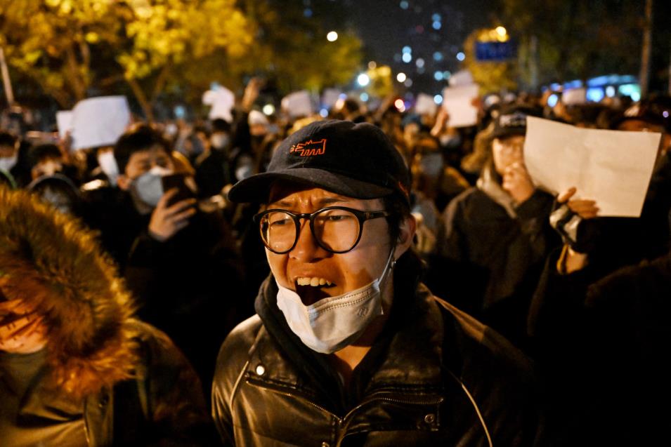 Βίντεο: Οργή στην Κίνα για τα lockdown – Με ξύλο και άγρια καταστολή απαντά ο Σι Τζινπίνγκ