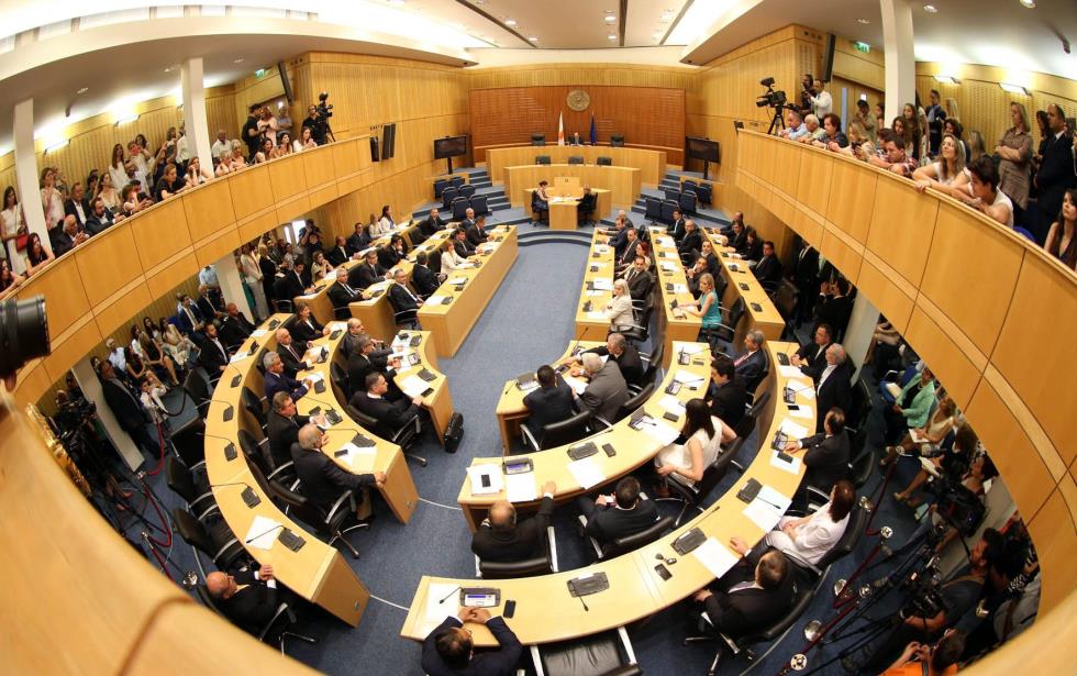 Βουλή: Πέρασε η σεξουαλική διαπαιδαγώγηση - Σφοδρές αντιπαραθέσεις, ξέφυγε ξανά ο Θεμιστοκλέους