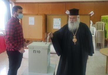 Ψήφισε ο Αρχιεπίσκοπος Γεώργιος - Τι δήλωσε εξερχόμενος από το εκλογικό κέντρο