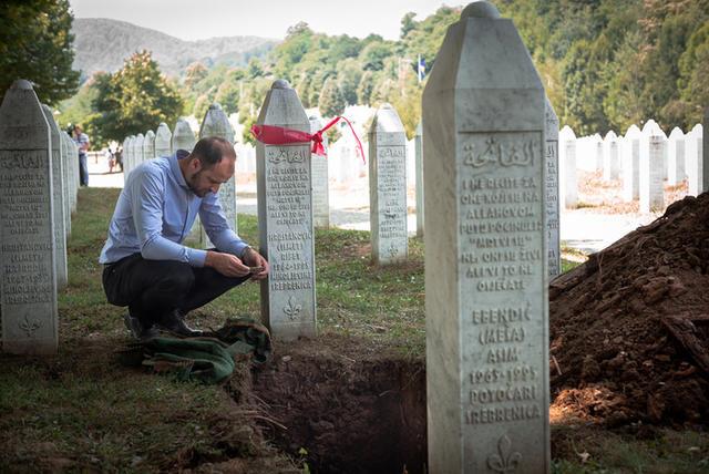 Ανάμεσα στον φόβο και την ελπίδα