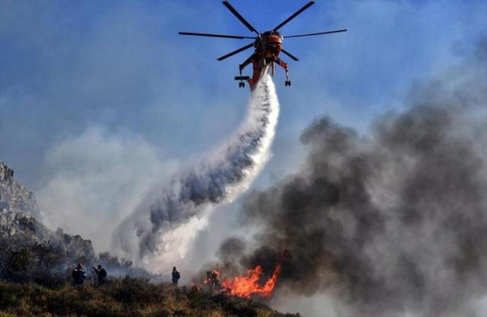 Πυρκαγιά μαίνεται κοντά στο χωριό Τάλα - Στη μάχη με τις φλόγες και ελικόπτερα
