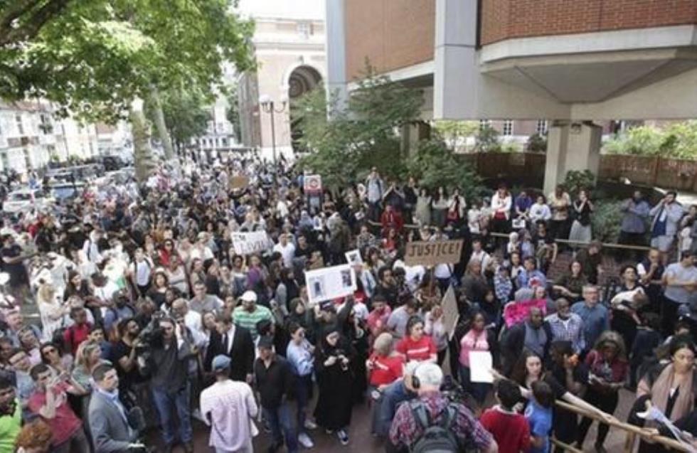 Εισβολή διαδηλωτών στο δημαρχείο του Κένσινγκτον (Βίντεο)