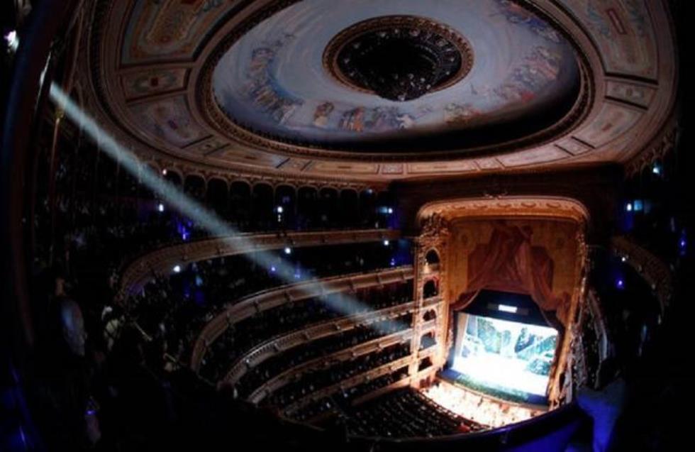 Αργεντινή: H όπερα Teatro Colon χρησιμοποιεί τις ραπτομηχανές της για παραγωγή μασκών