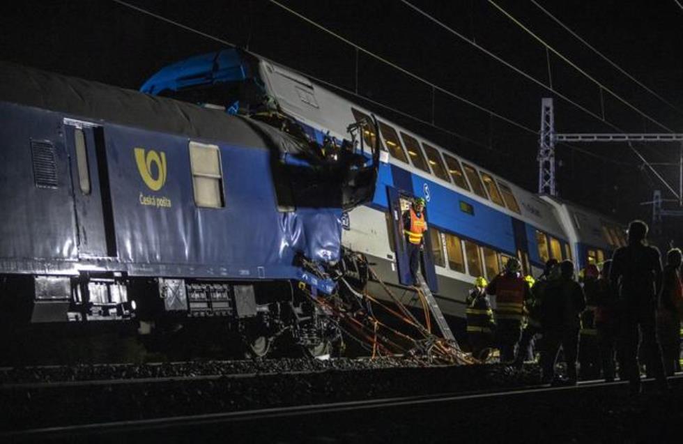 Σύγκρουση τρένων στην Τσεχία - Δεκάδες οι τραυματίες