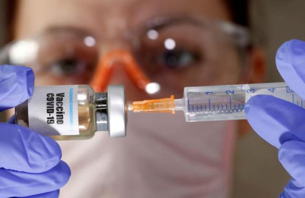 H Pfizer ενημέρωνει για τις παρενέργειες του εμβολίου της