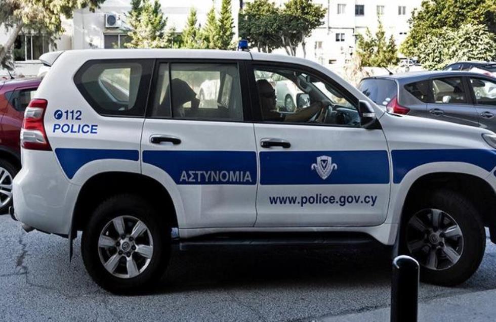 Πιάστηκαν στα πράσα να αφαιρούν πετρέλαιο από όχημα