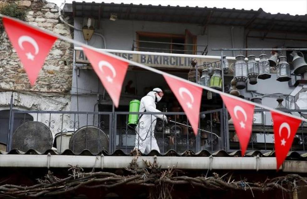 Τουρκία/Covid19: Ο Έρντογαν χαλάρωσε τα μέτρα, η χώρα βουλιάζει στα κρούσματα και η οικονομία στον πάτο