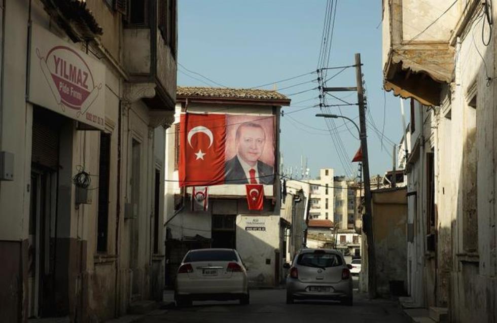 Σφίγγει ο κλοιός για τους Τουρκοκύπριους: Νέα δίωξη για χιουμοριστικό δημοσίευμα - Εκκαθαρίσεις υποστηρικτών της ΔΔΟ