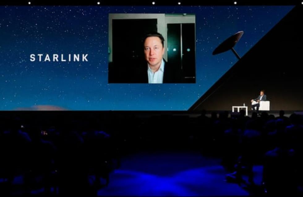 Τι γυρεύουν οι γάτες στα δορυφορικά πιάτα "Starlink" του Elon Musk;