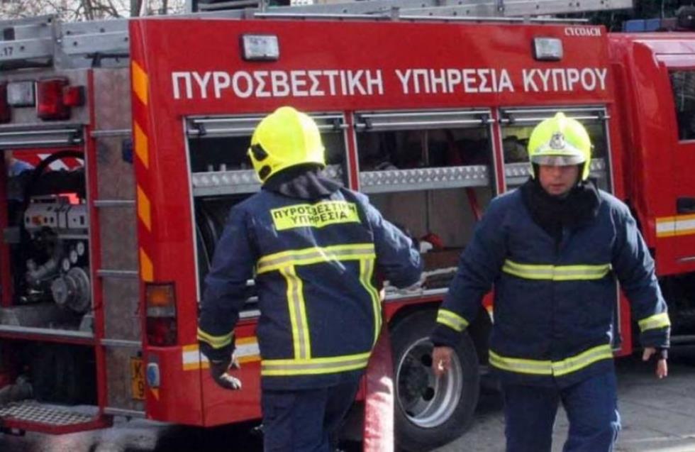 Δεύτερη εστία πυρκαγιάς στην περιοχή Τσερίου - Προσπάθειες Πυροσβεστικής για προστασία κατοικιών

