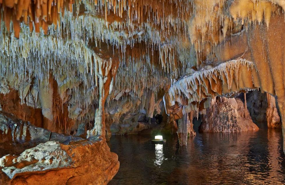 Το σπήλαιο ή τα σπήλαια του Διρού; Οι θεαματικοί σταλακτίτες της Μάνης, επισκέψιμοι όλο τον χρόνο