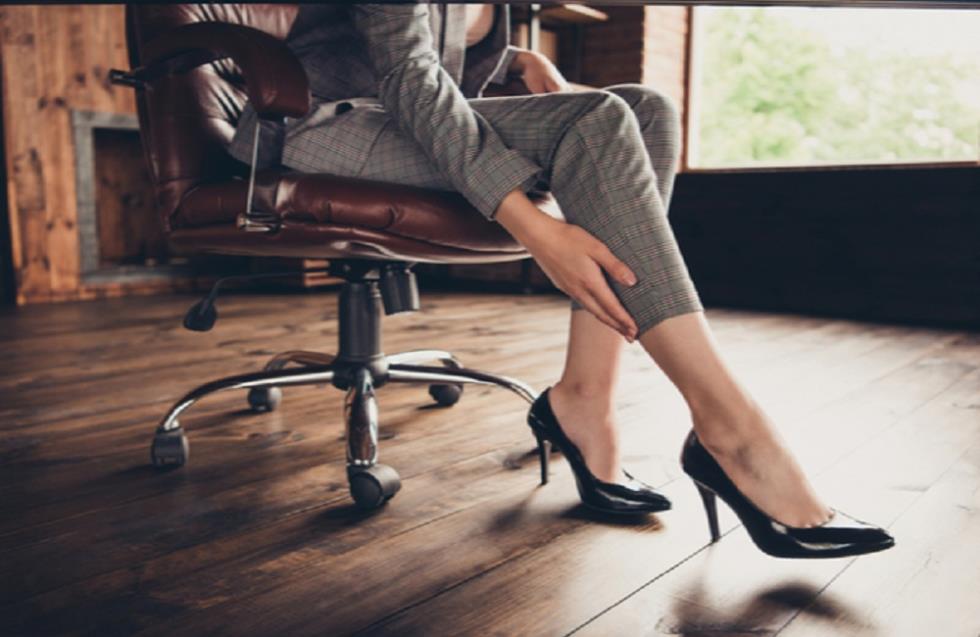 Γιατί οι γυναίκες λένε «αντίο» στα ψηλοτάκουνα στο γραφείο