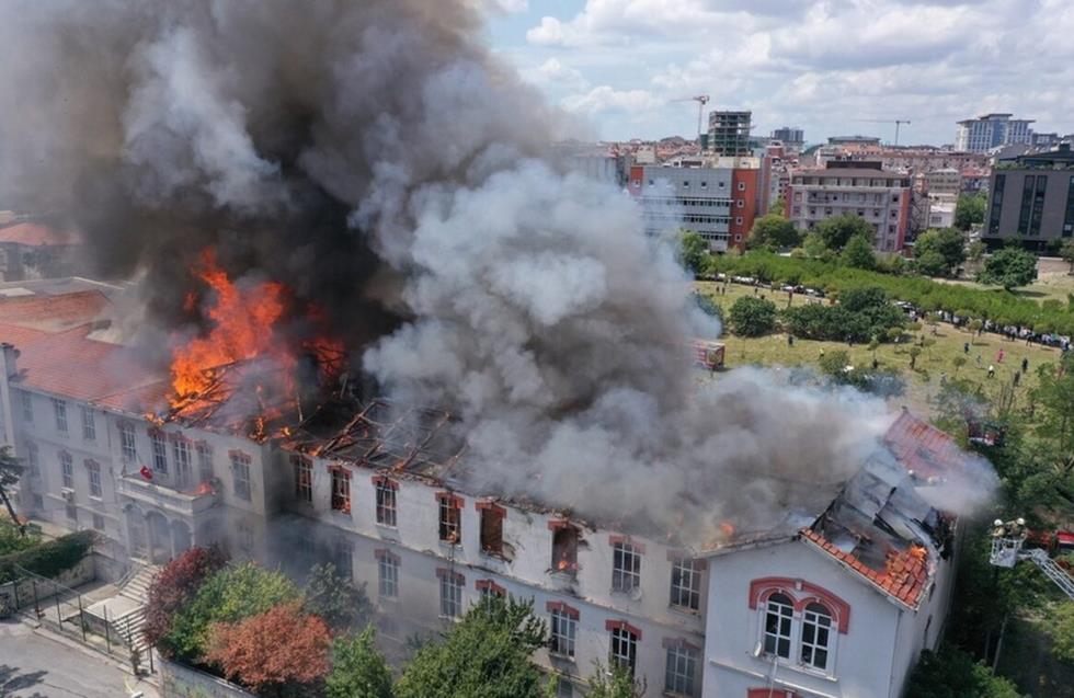 Μεγάλο πλήγμα για την ομογένεια η πυρκαγιά στο ελληνικό νοσοκομείο της Κωνσταντινούπολης 
