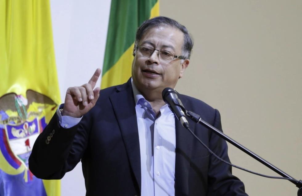 Ο νέος πρόεδρος της Κολομβίας καλεί τις ένοπλες οργανώσεις της χώρας να υπογράψουν συμφωνία ειρήνης