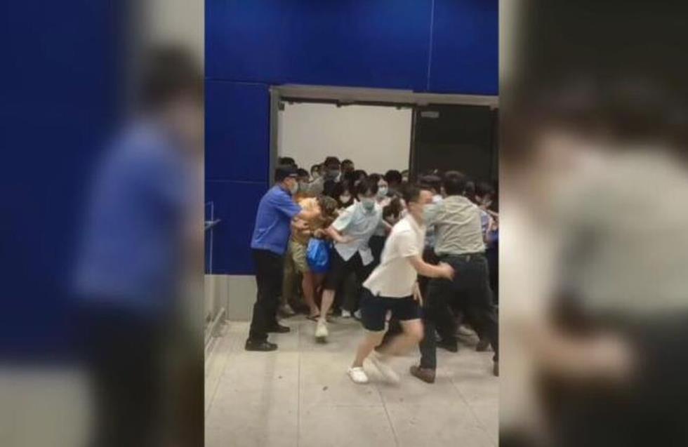 Πανικός σε IKEA στη Σαγκάη: Πελάτες τρέχουν στις εξόδους όταν ανακοινώθηκε lockdown λόγω Covid