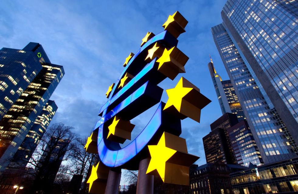 Aνησυχία για ύφεση στην Ευρωζώνη - Σε νέο χαμηλό 20 ετών το ευρώ έναντι του δολαρίου