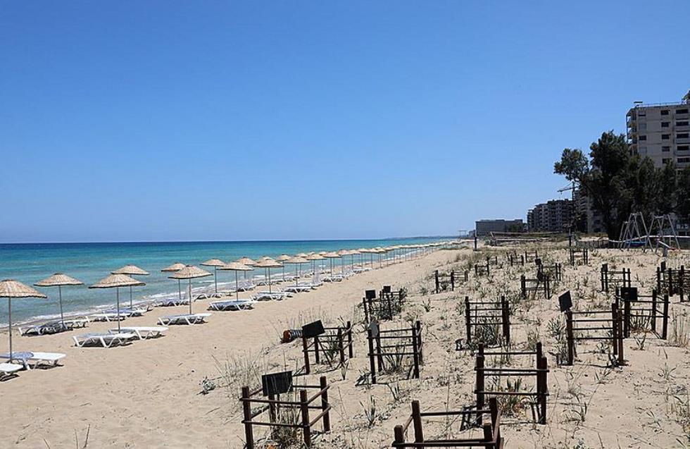 Μέλη της ΟΥΝΦΙΚΥΠ προκάλεσαν ζημιές σε παραλία της κατεχόμενης Αμμοχώστου - Διέταξε έρευνα ο Τατάρ