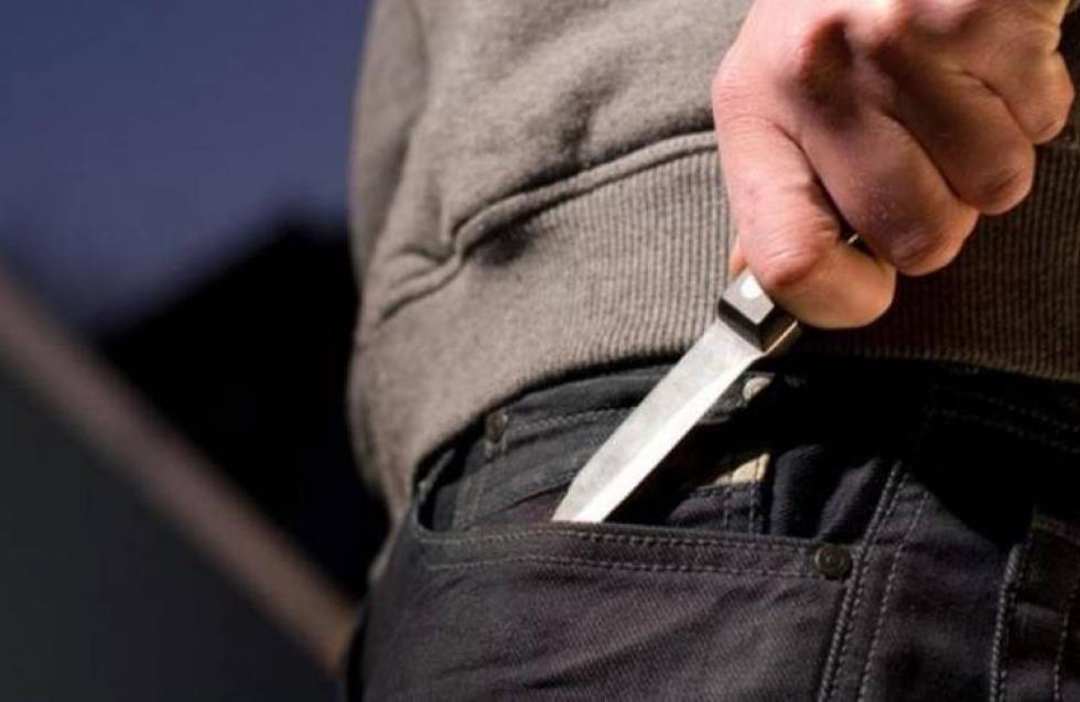 Ληστεία σε περίπτερο - Κουκουλοφόροι απείλησαν υπάλληλο με μαχαίρι και σκεπάρνι