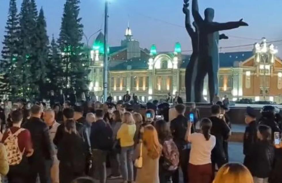 Ρωσία: Διαδηλώσεις κατά της επιστράτευσης του Πούτιν - Δεκάδες συλλήψεις (βίντεο)
