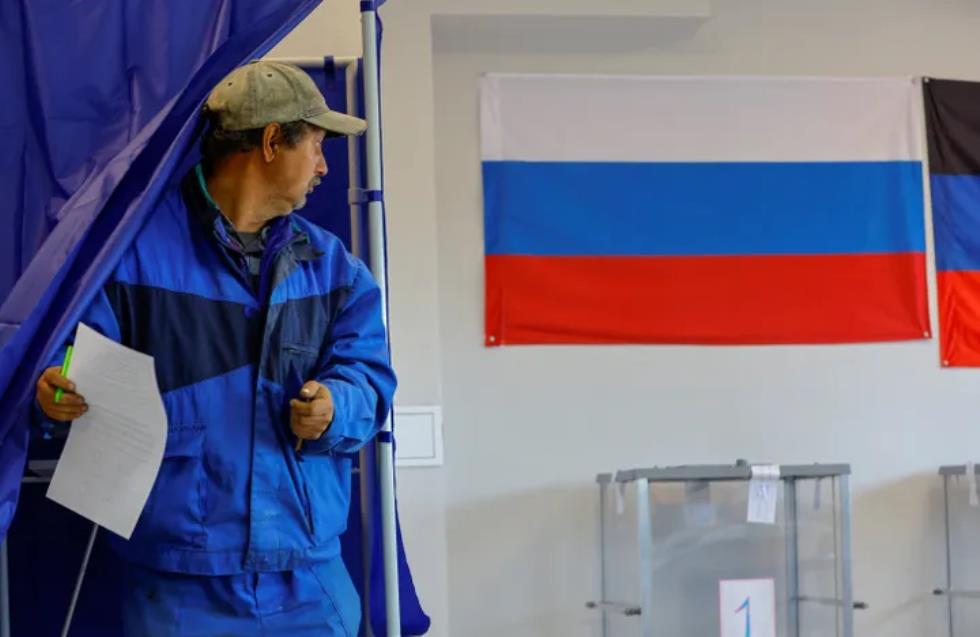 Ρωσικά πλήγματα στην Ουκρανία ενώ συνεχίζονται τα δημοψηφίσματα του Κρεμλίνου