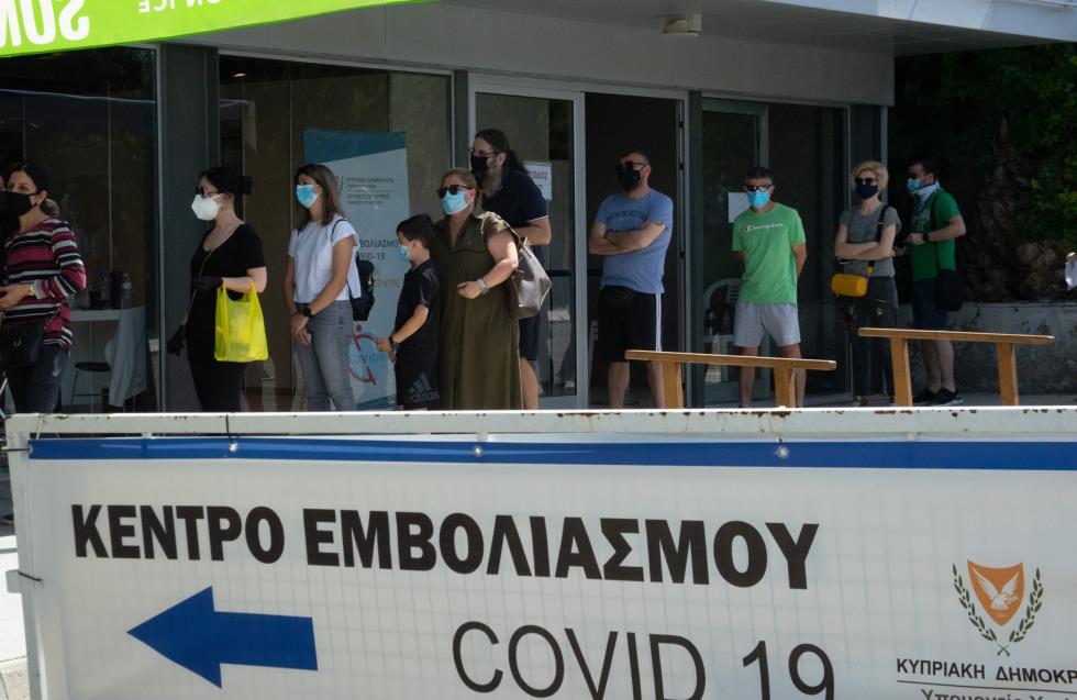 Ενισχυτική δόση εμβολίου Covid-19: Από αύριο σε άτομα 30 έτων και άνω