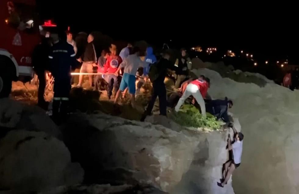 Γυναίκες οι 16 νεκροί στο ναυάγιο με μετανάστες στη Λέσβο - Συγκλονιστικά βίντεο από την διάσωση στα Κύθηρα
