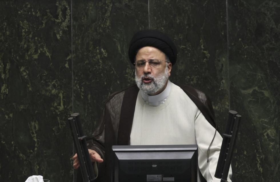 Φοιτήτριες αποδοκίμασαν τον πρόεδρο του Ιράν: «Ραϊσί, άντε χάσου, μουλάδες, άντε να χαθείτε»
