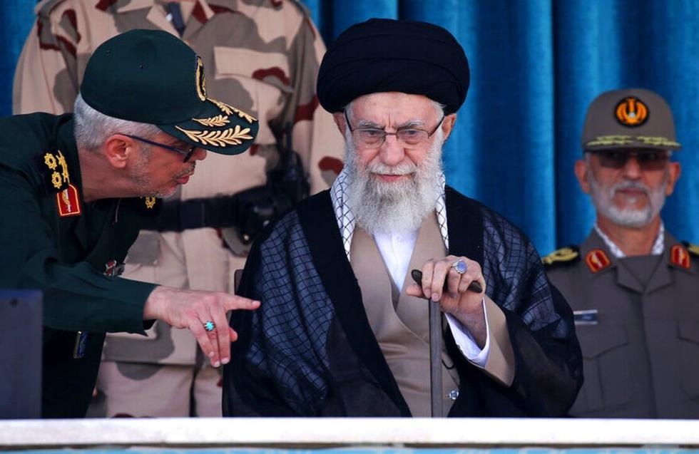 Αγιατολάχ Αλί Χαμενεΐ: Μην τολμήσετε να σκεφτείτε ότι μπορείτε να ξεριζώσετε την Ισλαμική Δημοκρατία