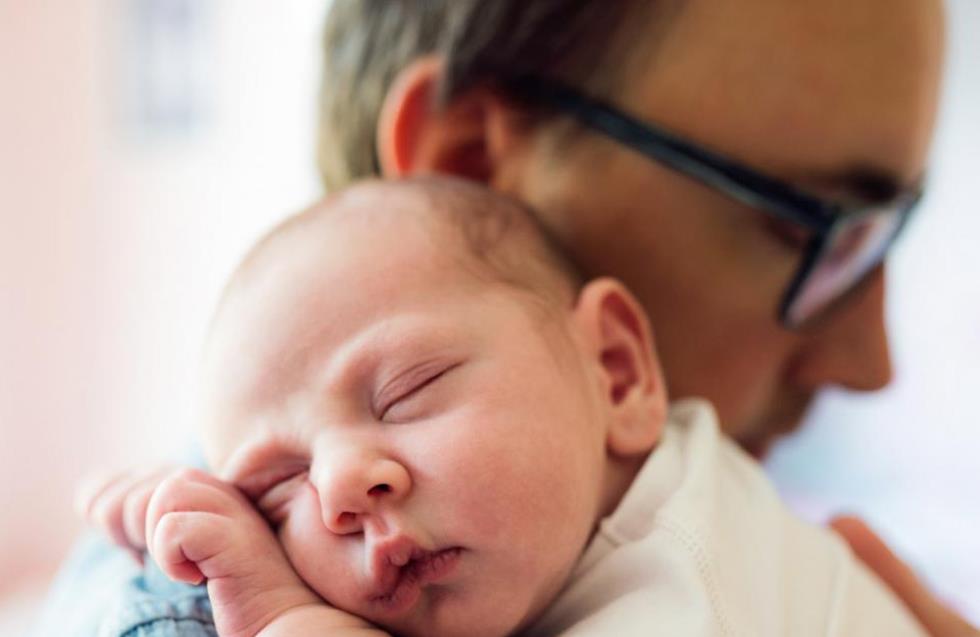 Στη Βουλή το νομοσχέδιο για τη γονική άδεια - Στόχος η ψήφιση εντός Νοεμβρίου