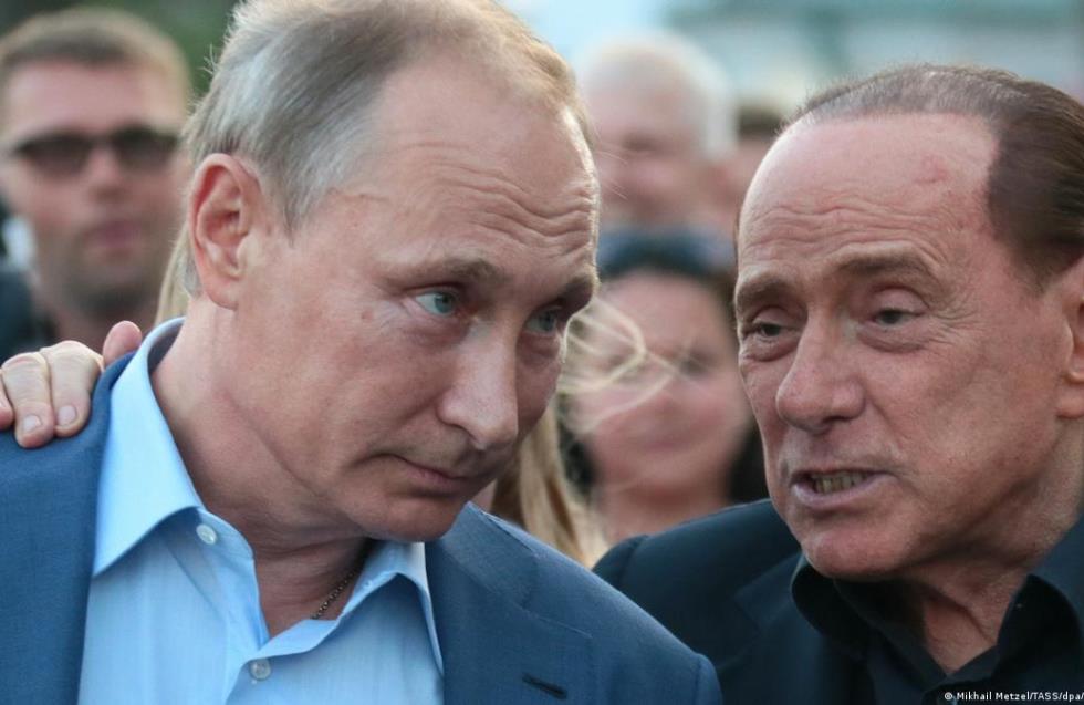 Κομισιόν: Η βότκα που έστειλε ως δώρο ο Πούτιν στον Μπερλουσκόνι παραβιάζει τις κυρώσεις 

