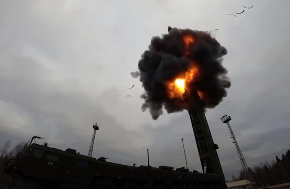 Επίδειξη ισχύος της Ρωσίας με ασκήσεις πυρηνικών – Αλληλοκατηγορίες με το Κίεβο για τη «βρόμικη βόμβα»