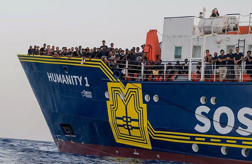 Η Ιταλία επέτρεψε να προσεγγίσει στο λιμάνι της Κατάνης το πλοίο με τους 179 μετανάστες
