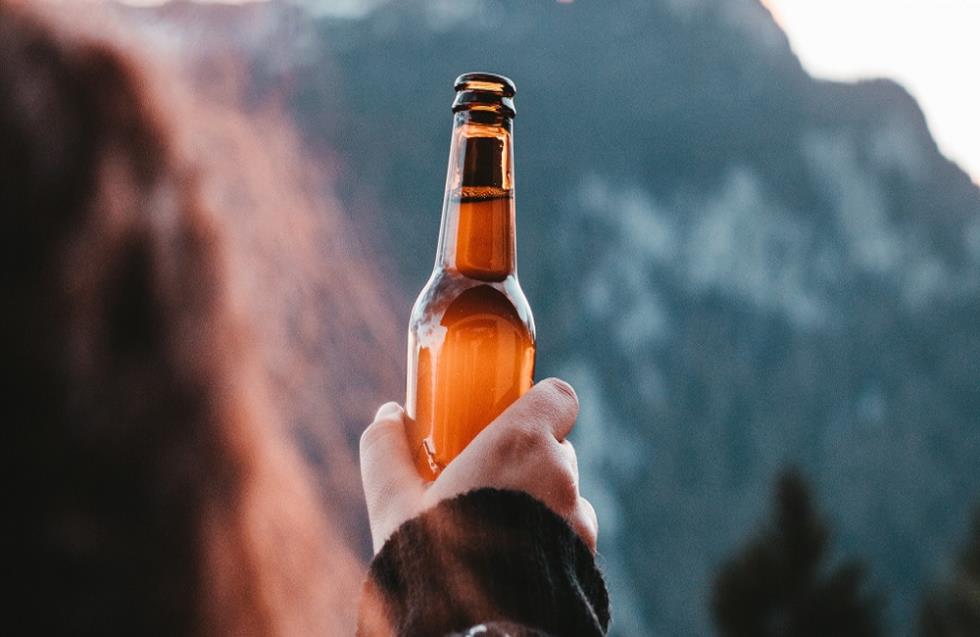 Πώς να ανοίξεις ένα μπουκάλι μπίρας χωρίς ανοιχτήρι - Οι 3+1 τρόποι
