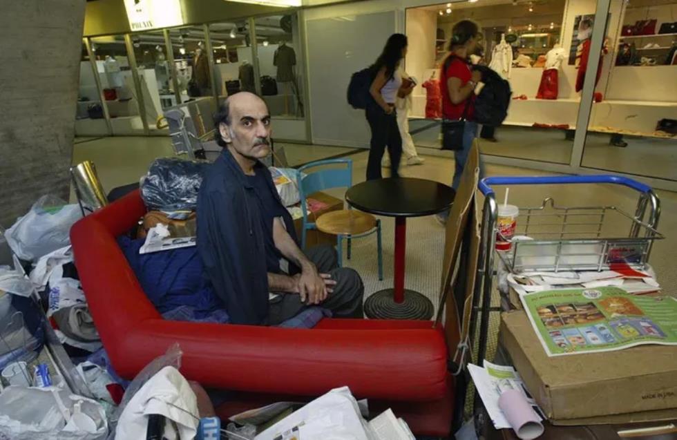 Πέθανε στο αεροδρόμιο που αποκαλούσε σπίτι του ο Ιρανός που ενέπνευσε την ταινία "The Terminal"