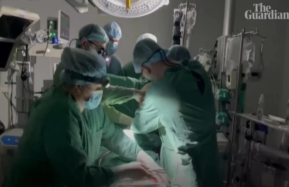 Βίντεο: Γιατροί - ήρωες κάνουν εγχείρηση καρδιάς παρά το μπλακ άουτ από τους βομβαρδισμούς στο Κίεβο