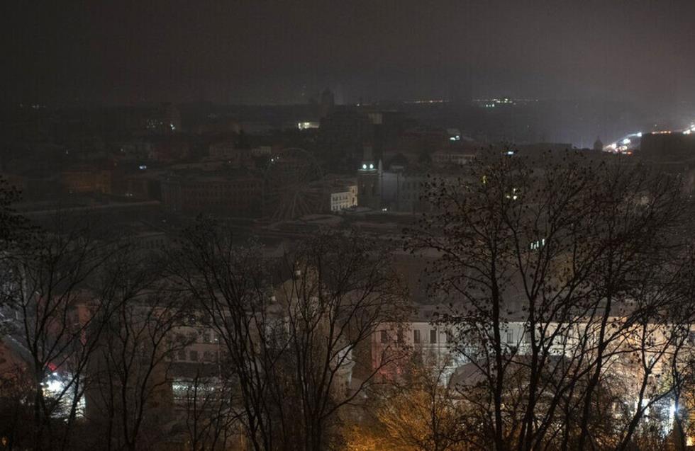 Δορυφορικές εικόνες δείχνουν την Ουκρανία βυθισμένη στο σκοτάδι - Βίντεο και φωτογραφίες