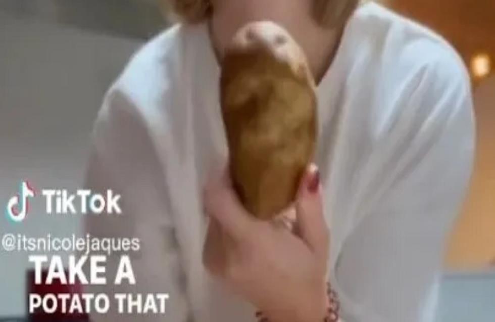 Tik Tok: Το μαγικό κόλπο για αστραπιαίο και τέλειο ξεφλούδισμα πατάτας
