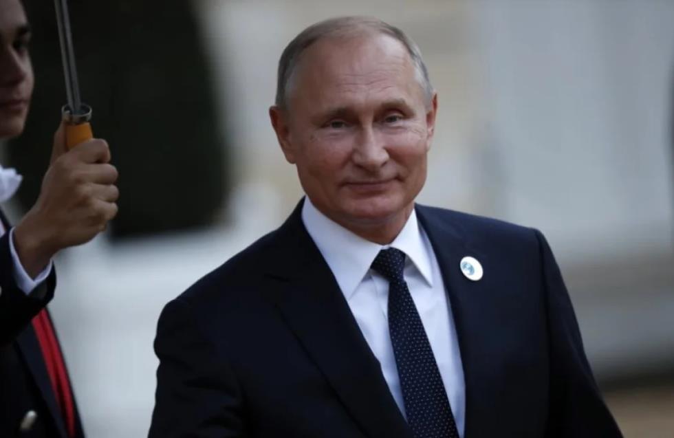 Ρωσία: Ο Πούτιν υπέγραψε νόμο που απαγορεύει την «προπαγάνδα ΛΟΑΤΚΙ»