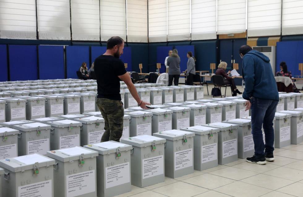 Οι δημοσκοπήσεις δείχνουν Αθανάσιο - Η Σύνοδος ψηφίζει Πάφου Γεώργιο 