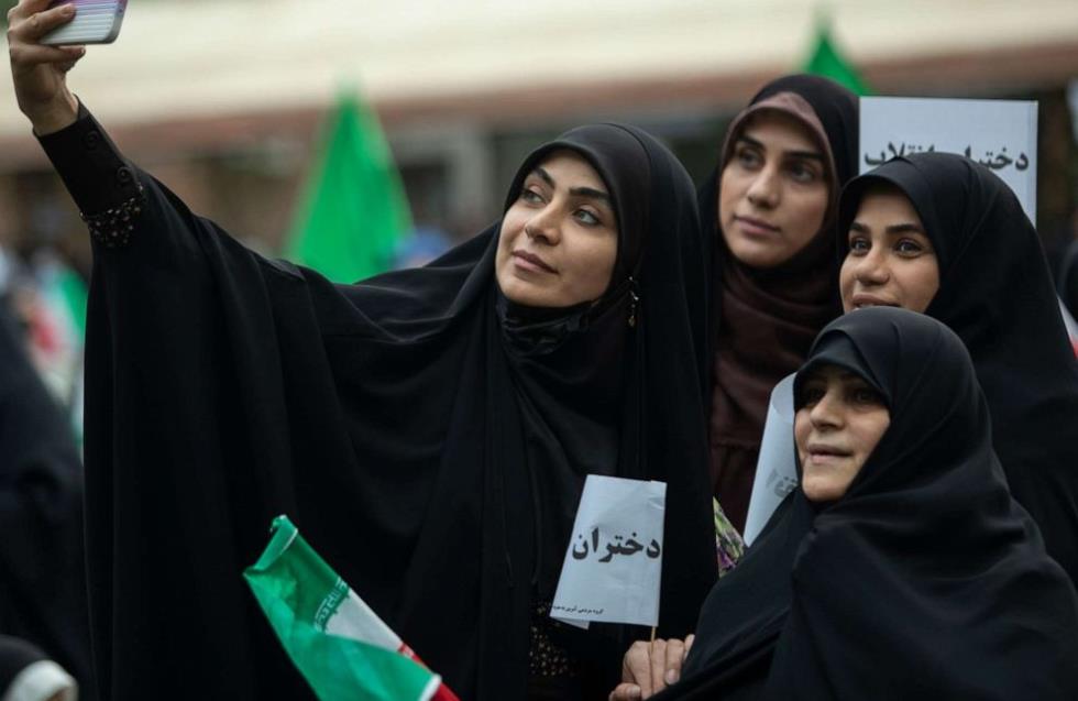 Ιράν: Εφαρμογή του προγράμματος Nazer - Ελέγχουν και πάλι αν οι γυναίκες σε αυτοκίνητα φορούν χιτζάμπ