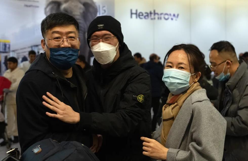 Βρετανία: Με αρνητικό τεστ στο αεροπλάνο οι ταξιδιώτες από την Κίνα, όχι στην απομόνωση αν είναι θετικοί κατά την άφιξη