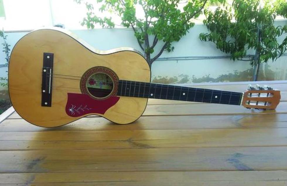 Η ιστορία μιας κιθάρας από τα Γέναγρα και άλλες ιστορίες εκτοπισμού