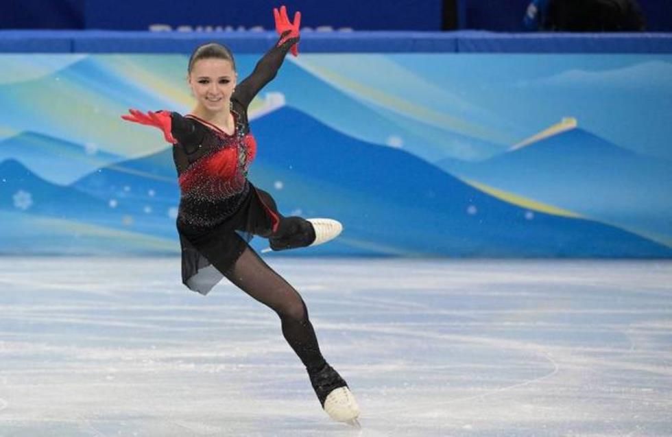 Χειμερινοί Ολυμπιακοί Αγώνες: Η 15χρονη Ρωσίδα Καμίλα έγινε η πρώτη γυναίκα που έκανε τετραπλό άλμα στο πατινάζ